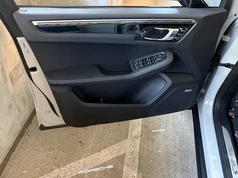 Certified 2023 Porsche Macan S AWD/4WD image 21