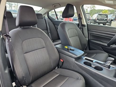 Used 2025 Nissan Altima 2.5 SV image 13