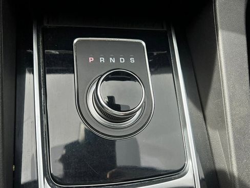 Used 2019 Jaguar F-PACE image 34