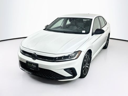 Used 2025 Volkswagen Jetta Sport FWD image 3
