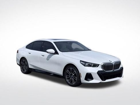 Certified 2026 BMW 530i xDrive AWD/4WD image 4