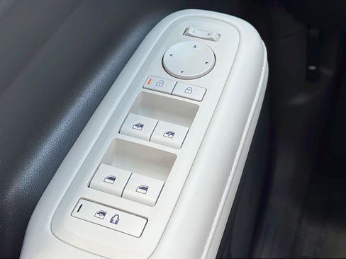 Certified 2025 Hyundai Santa Fe SEL FWD image 18