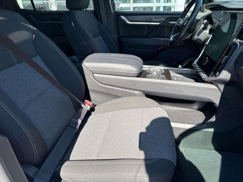 Used 2025 GMC Acadia Elevation image 10