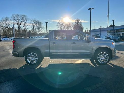 Used 2024 Chevrolet Silverado 1500 High Country w/ High Country Premium Package AWD/4WD image 5