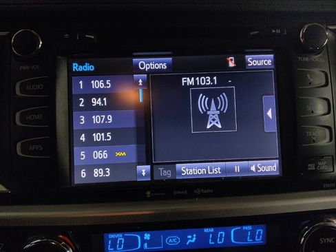 Used 2019 Toyota Highlander XLE image 25