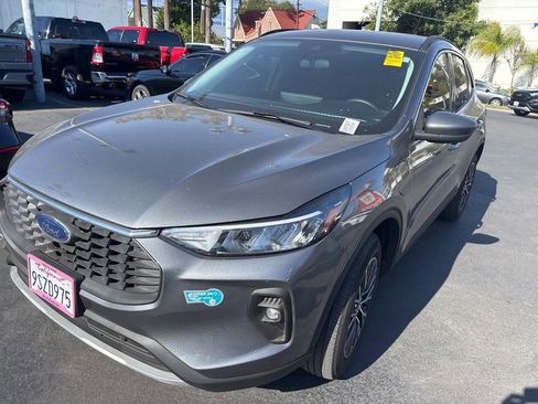 Used 2025 Ford Escape SE FWD image 8