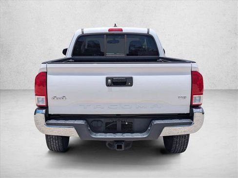Used 2017 Toyota Tacoma SR5 w/ Tow Package AWD/4WD image 6