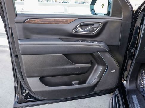 Used 2024 Chevrolet Suburban Premier image 22