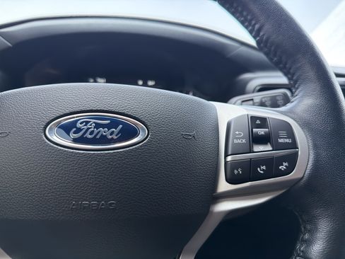 Used 2021 Ford Explorer XLT w/ Equipment Group 202A RWD image 29