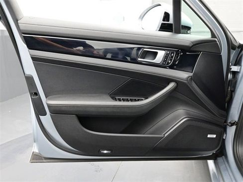 Used 2019 Porsche Panamera 4 image 7