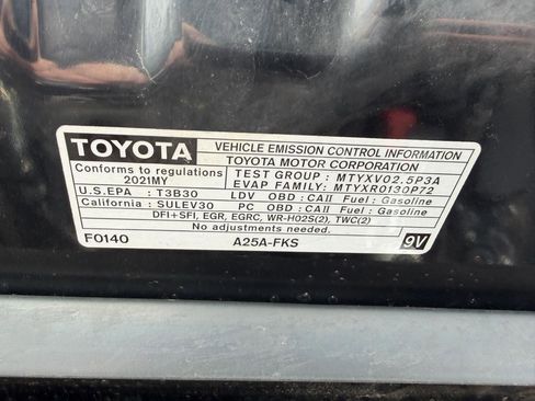 Used 2021 Toyota Camry LE image 31