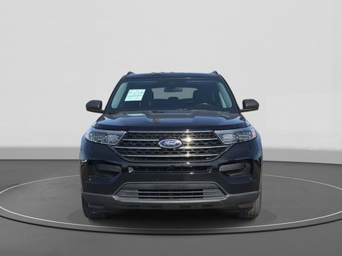 Certified 2023 Ford Explorer XLT image 3