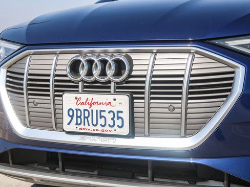 Used 2022 Audi e-tron Premium image 6