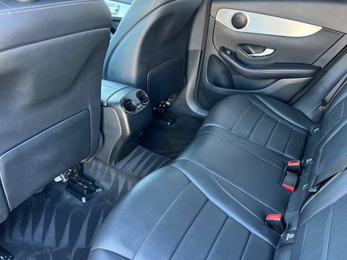 Used 2019 Mercedes-Benz GLC 300 image 4