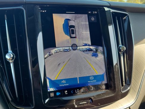 Certified 2025 Volvo XC60 B5 Plus w/ Climate Package image 25