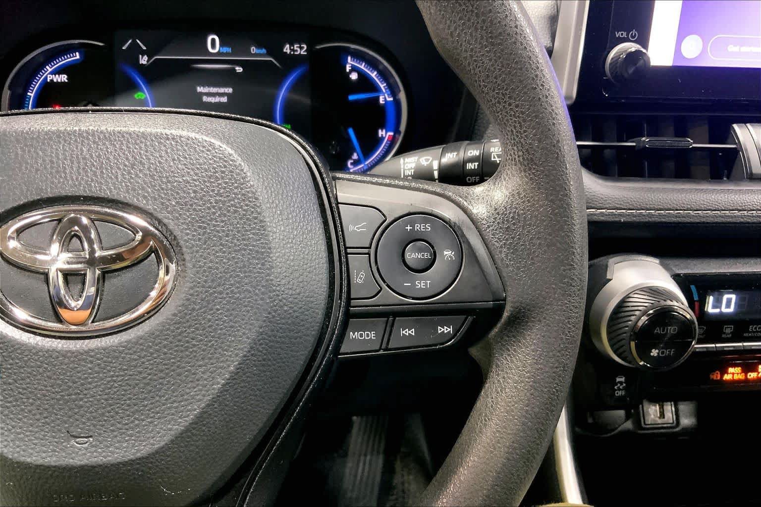 Used 2025 Toyota RAV4 XLE AWD/4WD image 25