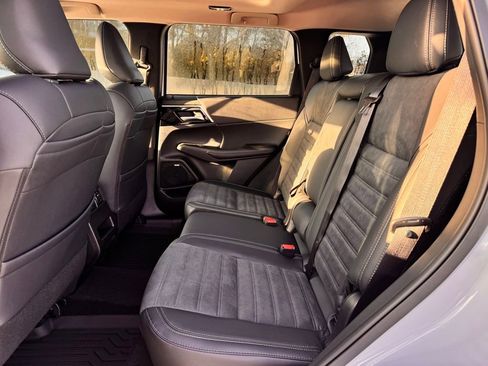 New 2026 Mitsubishi Outlander AWD image 15