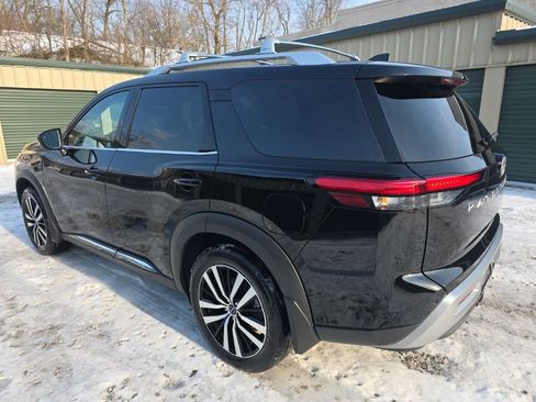 Used 2024 Nissan Pathfinder Platinum w/ Cargo Package image 5