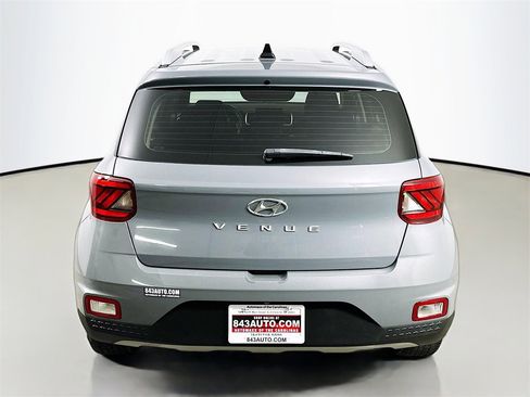 Used 2022 Hyundai Venue SEL w/ Cargo Package image 6