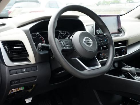 Used 2021 Nissan Rogue SV image 15