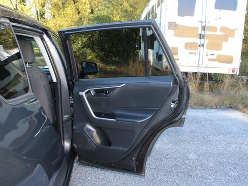 Used 2019 Toyota RAV4 LE image 21