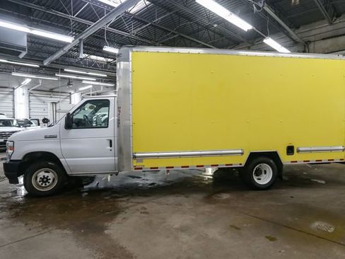 Used 2022 Ford E-350 and Econoline 350 Super Duty w/ Power Windows & Locks Group RWD image 6