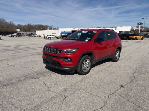 Used 2023 Jeep Compass Latitude image 1