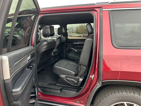Used 2024 Jeep Wagoneer Series III AWD/4WD image 19