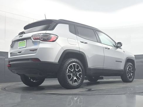 Used 2025 Jeep Compass Trailhawk AWD/4WD image 33