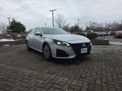 Used 2023 Nissan Altima 2.5 SV image 7