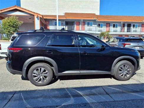Certified 2024 Nissan Pathfinder SV image 23