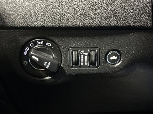 Used 2019 Chrysler 300 S image 18