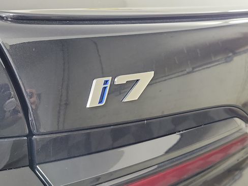 Certified 2024 BMW i7 xDrive60 w/ Executive Package AWD/4WD image 7