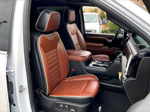 Used 2025 GMC Sierra 2500 Denali Ultimate image 9