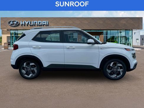 Used 2025 Hyundai Venue SEL image 10