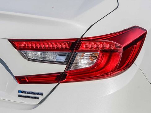 Used 2022 Honda Accord Touring image 11