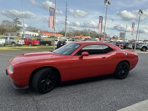 Used 2019 Dodge Challenger R/T image 12
