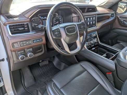 Used 2021 GMC Yukon Denali w/ Denali Premium Package AWD/4WD image 10