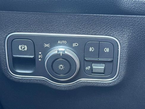 Used 2025 Mercedes-Benz GLB 250 4MATIC image 15