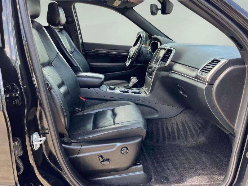 Used 2018 Jeep Grand Cherokee Limited AWD/4WD image 12