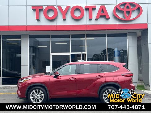 Used 2021 Toyota Highlander Limited AWD/4WD image 1