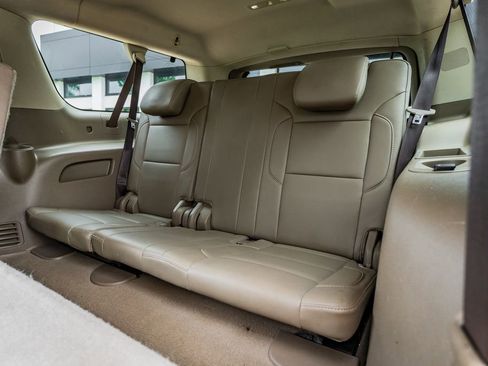 Used 2019 Chevrolet Suburban LT RWD image 44