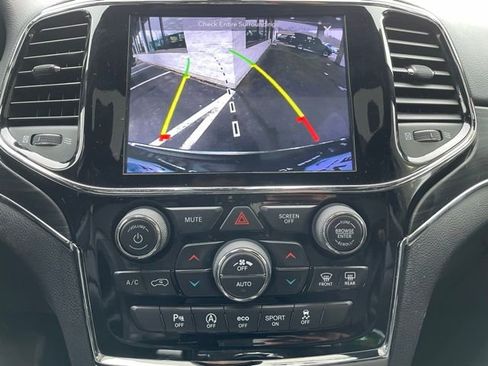 Used 2019 Jeep Grand Cherokee Limited image 21