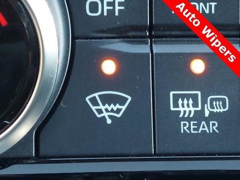 Used 2022 Toyota Highlander XLE image 23