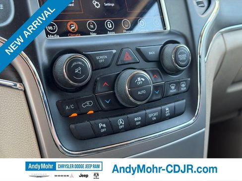 Used 2017 Jeep Grand Cherokee Overland AWD/4WD image 31