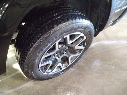 Used 2025 RAM 1500 Laramie image 19