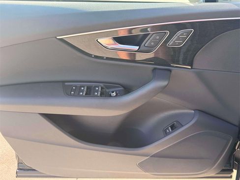 Used 2025 Audi Q7 3.0T Premium image 9