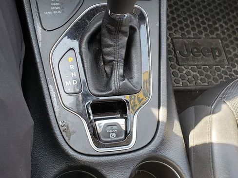 Used 2019 Jeep Cherokee Limited w/ Technology Group image 19