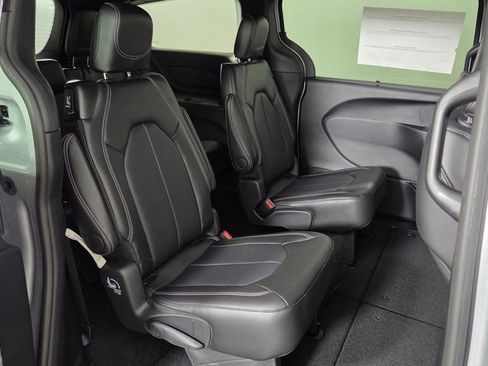 New 2026 Chrysler Pacifica Select FWD image 34