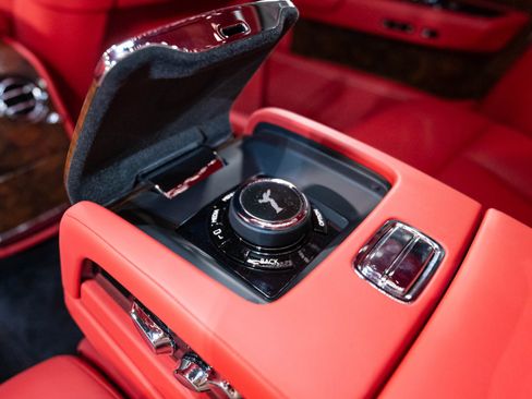 Used 2019 Rolls-Royce Phantom Sedan RWD image 29